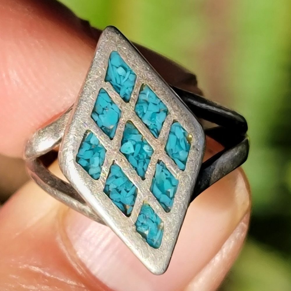 Vintage Native American handmade 925 sterling silver turquoise chip inlay diamon